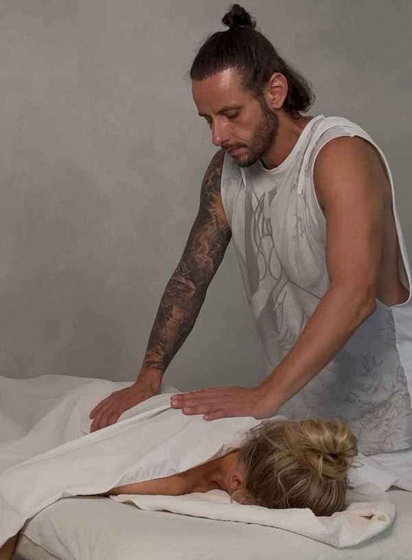 מטפל/ת בעיסוי ברעננה - נתן